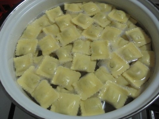 Tortellini cu sos de iaurt si sunca