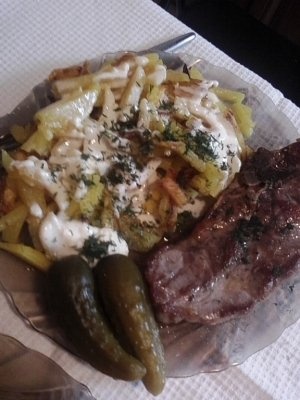 Ceafa la gratar si cartofi prajiti