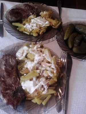 Ceafa la gratar si cartofi prajiti