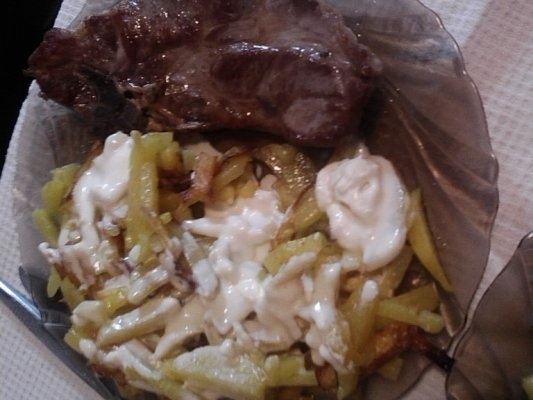 Ceafa la gratar si cartofi prajiti