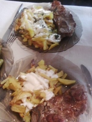 Ceafa la gratar si cartofi prajiti