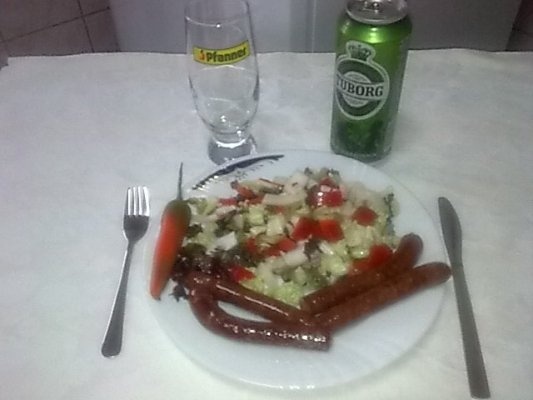 Carnaciori de Plescoi cu salata chinezeasca