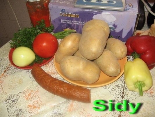 Papricas de cartofi cu carnati