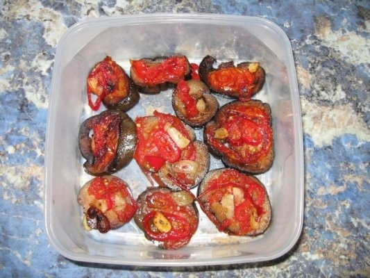 Vinete cu sunca, cartofi si sos picant