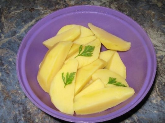 Vinete cu sunca, cartofi si sos picant