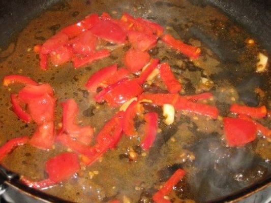 Vinete cu sunca, cartofi si sos picant