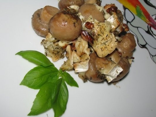 Ciuperci gratinate cu branza si nuci