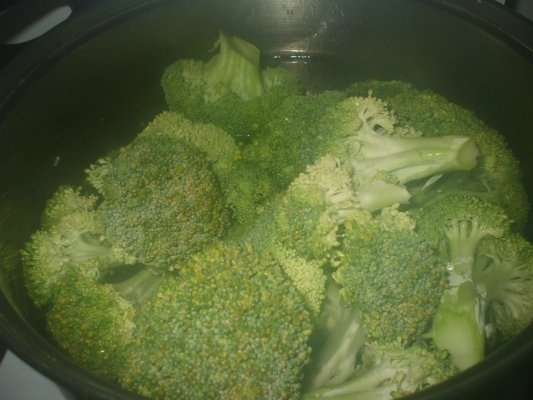Broccoli cu rosii