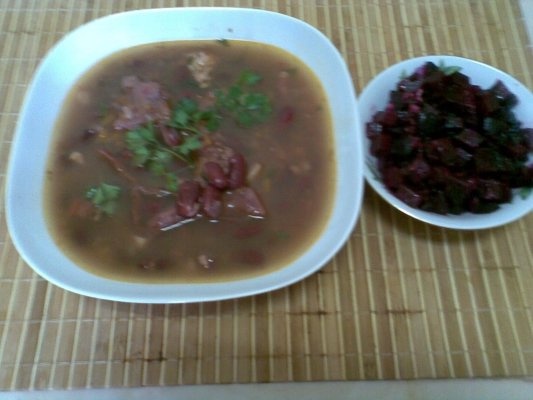 Ciorba de fasole rosie cu ciolan afumat