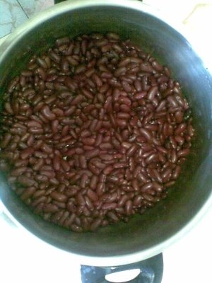 Ciorba de fasole rosie cu ciolan afumat