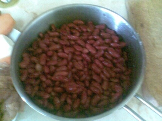 Ciorba de fasole rosie cu ciolan afumat