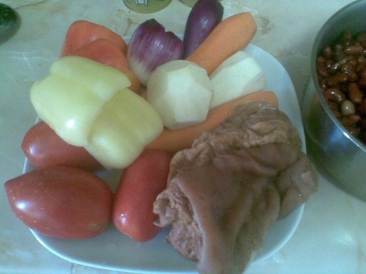 Ciorba de fasole rosie cu ciolan afumat