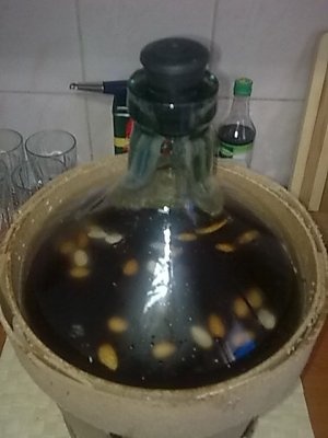 Cum se prepară vișinata  cu migdale