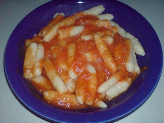 Gnocchi cu sos de rosii