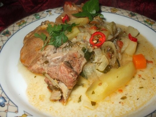 Tocanita cu piept de porc