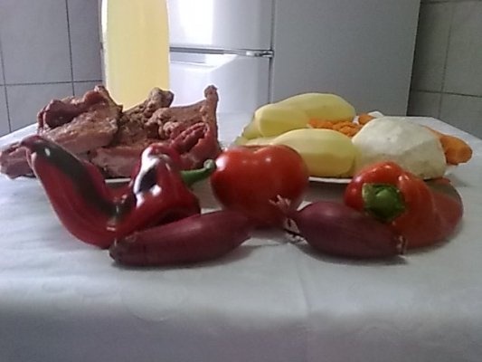 Bors de cartofi cu coasta de porc afumata