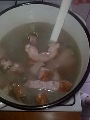 Bors de cartofi cu coasta de porc afumata