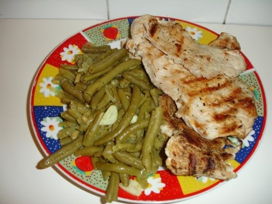 Piept de curcan la gratar cu fasole pastai
