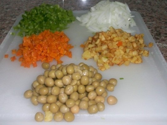 Sambusek(placinte prajite;specific arab)