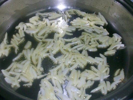 Sambusek(placinte prajite;specific arab)