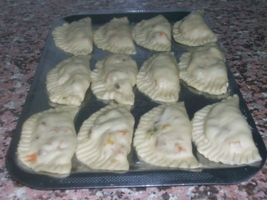 Sambusek(placinte prajite;specific arab)