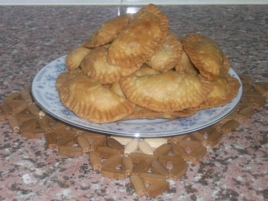 Sambusek(placinte prajite;specific arab)