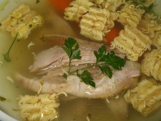 Supa din pulpa de curcan cu taitei instant