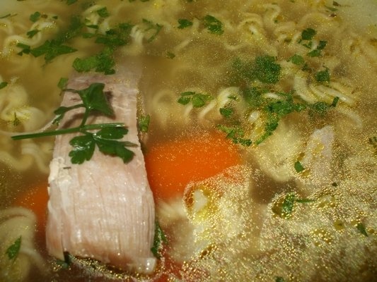 Supa din pulpa de curcan cu taitei instant