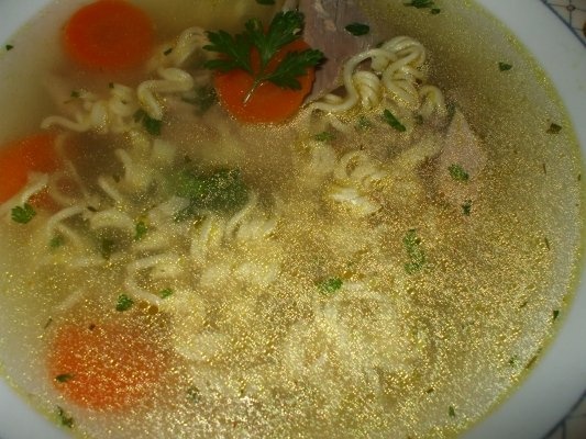 Supa din pulpa de curcan cu taitei instant