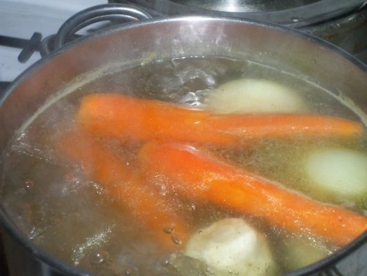 Supa din pulpa de curcan cu taitei instant