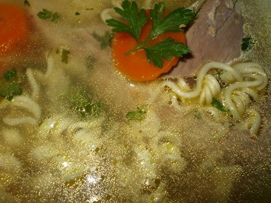 Supa din pulpa de curcan cu taitei instant