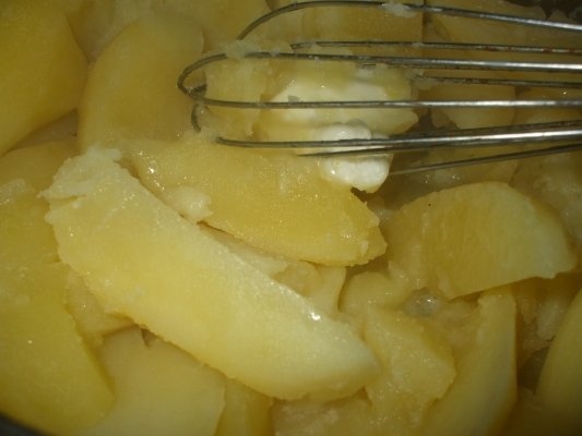 Friptura picanta din piept de porc cu cartofi piure