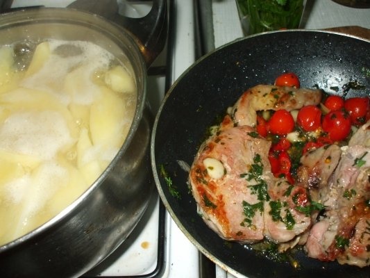 Friptura picanta din piept de porc cu cartofi piure