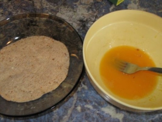 File de pangasius pane, cu sos de smantana si cartofi natur