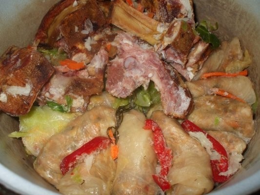 Sarmalute cu varza acra si coasta afumata (scarita)