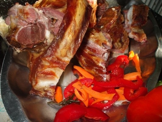 Sarmalute cu varza acra si coasta afumata (scarita)