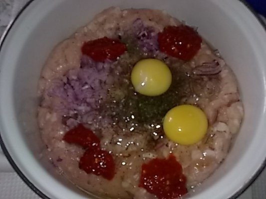 Dovlecei si ardei rosii umpluti