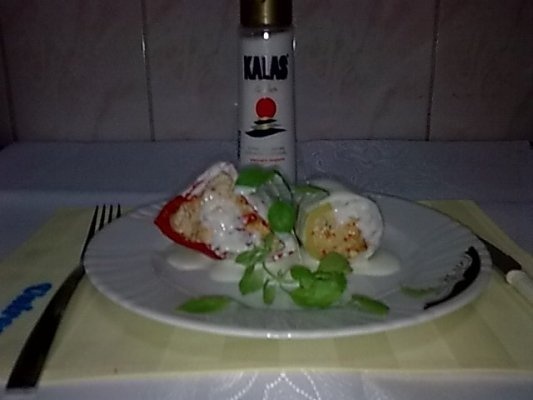 Dovlecei si ardei rosii umpluti