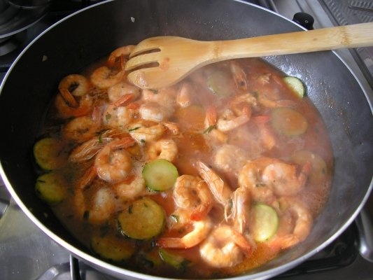 Tagliatelle cu creveti si dovlecel