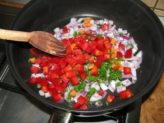Chili cu fasole colorata, rosii si porumb