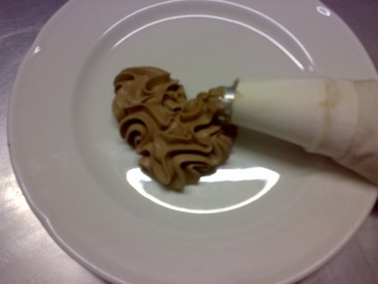 Mini tort  cu mousse de ciocolata