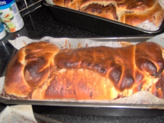 Cozonac cu ciocolata si nuca.