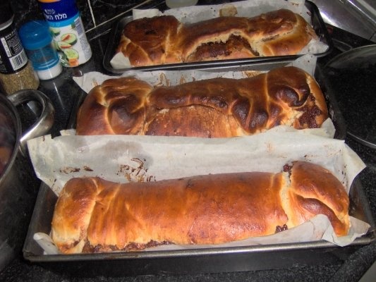 Cozonac cu ciocolata si nuca.