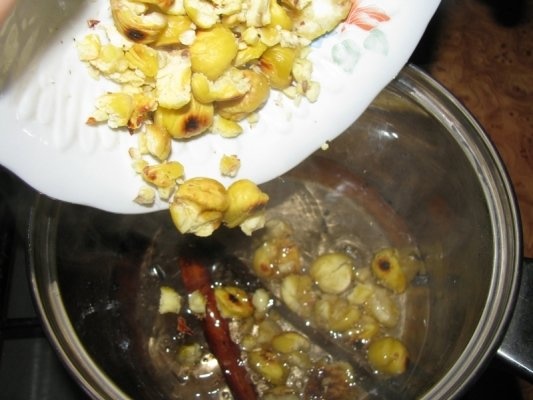 Salata calda de fructe uscate si castane