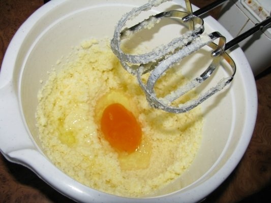 Chec cu smantana, nuci si scortisoara