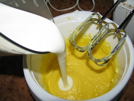 Chec cu smantana, nuci si scortisoara