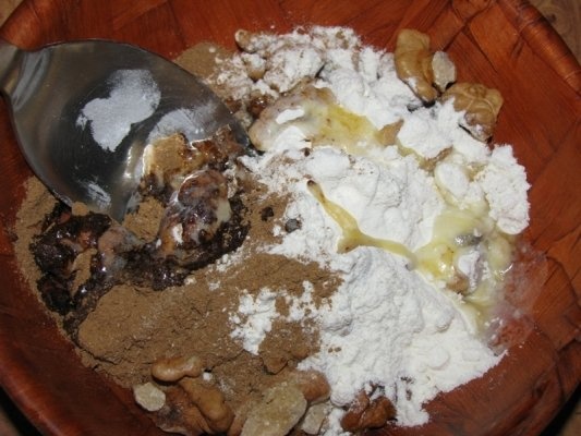 Chec cu smantana, nuci si scortisoara