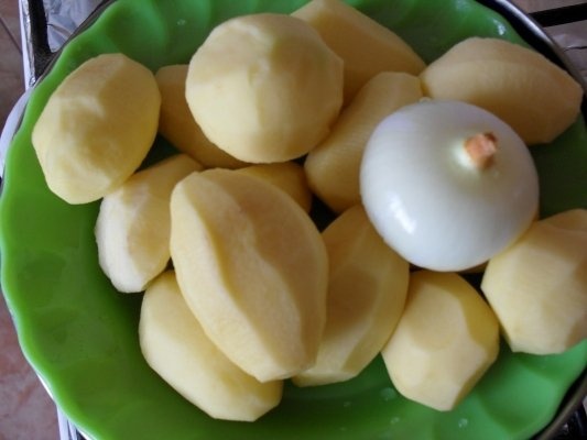 CARTOFI CU BOIA SI SNITEL DE PUI