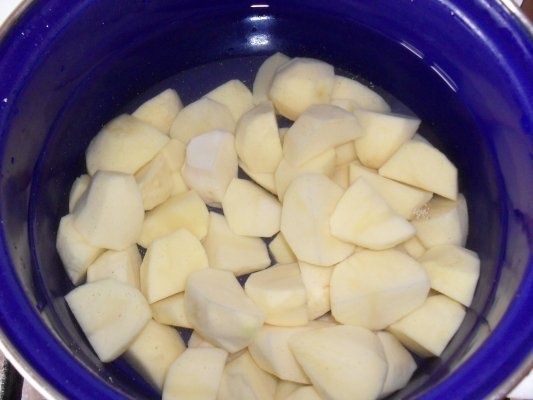 CARTOFI CU BOIA SI SNITEL DE PUI