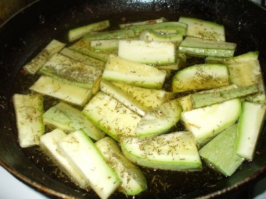 Dovlecel gratinat cu usturoi